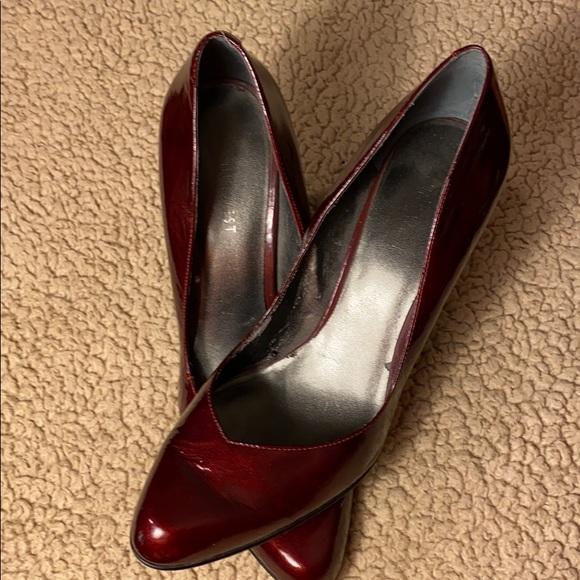 Nine West 9B Ruby Red Heels Good Condition - Picture 1 of 5